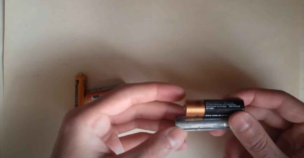 4 способа зарядить батарейки дома