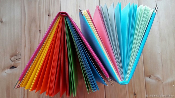 Блокнот с разноцветными листочками